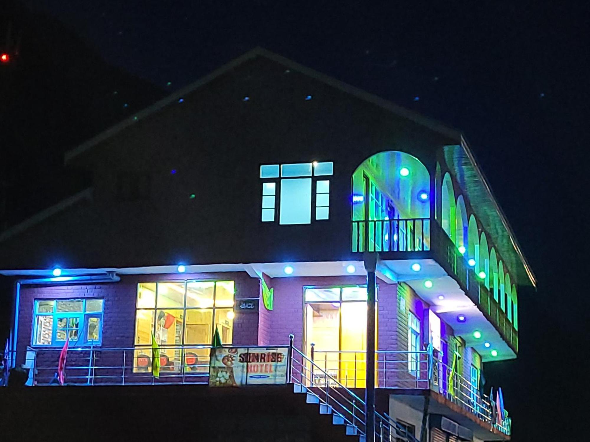 Sunrise Hotel And Restaurant Mastan Gurez Kanzalwan Exteriér fotografie